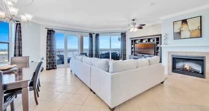 Ultimate Luxury Ocean Vistas-The largest condo in the best building on the beach
