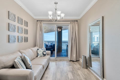 Ultimate Luxury Ocean Vistas-The largest condo in the best building on the beach