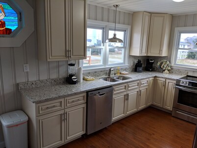 Ocean view, Pet Friendly house with private swimming pool! Sleeps 10.