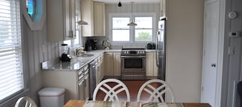 Ocean view, Pet Friendly house with private swimming pool! Sleeps 10.