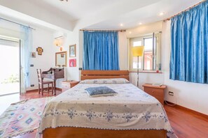 5 slaapkamers, een strijkplank/strijkijzer, gratis wifi, beddengoed