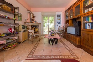 Interior - Amazing Beachfront Villa, Aeolian Islands View And Direct Access To The Beach (Mongiove)