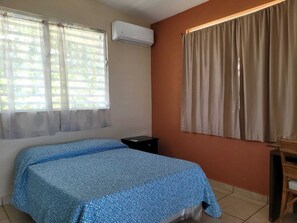 3 bedrooms, desk, iron/ironing board, travel crib