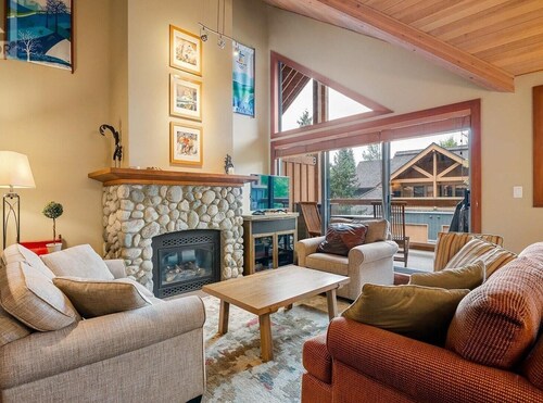 Ylelliset Whistler-majoitukset - 4 makuuhuoneen Montebello Townhome - poreallas - WiFi