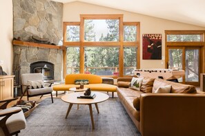 Smart-TV, peis, bordtennis og stereoanlegg