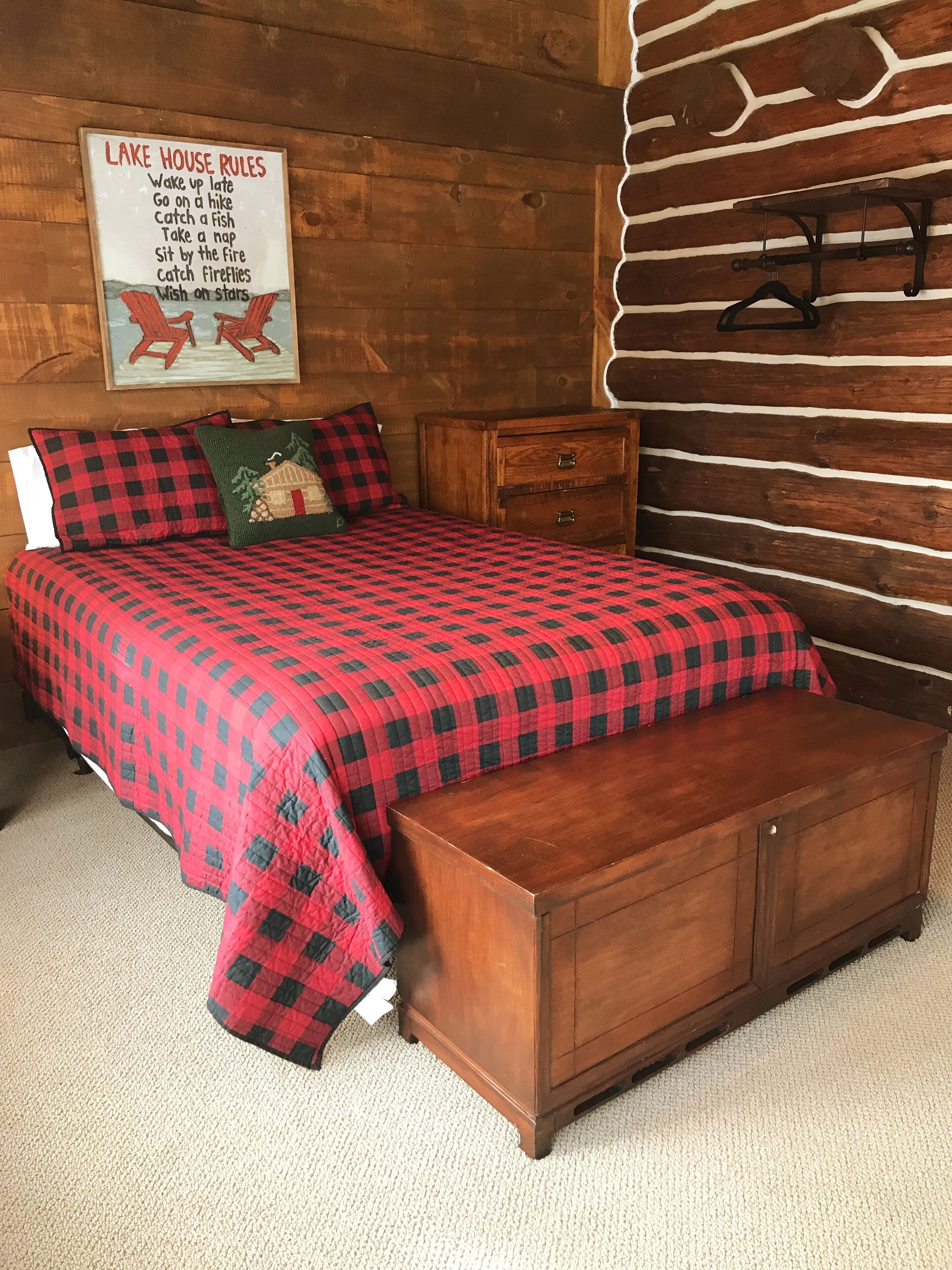 Log cabin on 19 mile Long Lake, large screen porch + dock, within mature pines