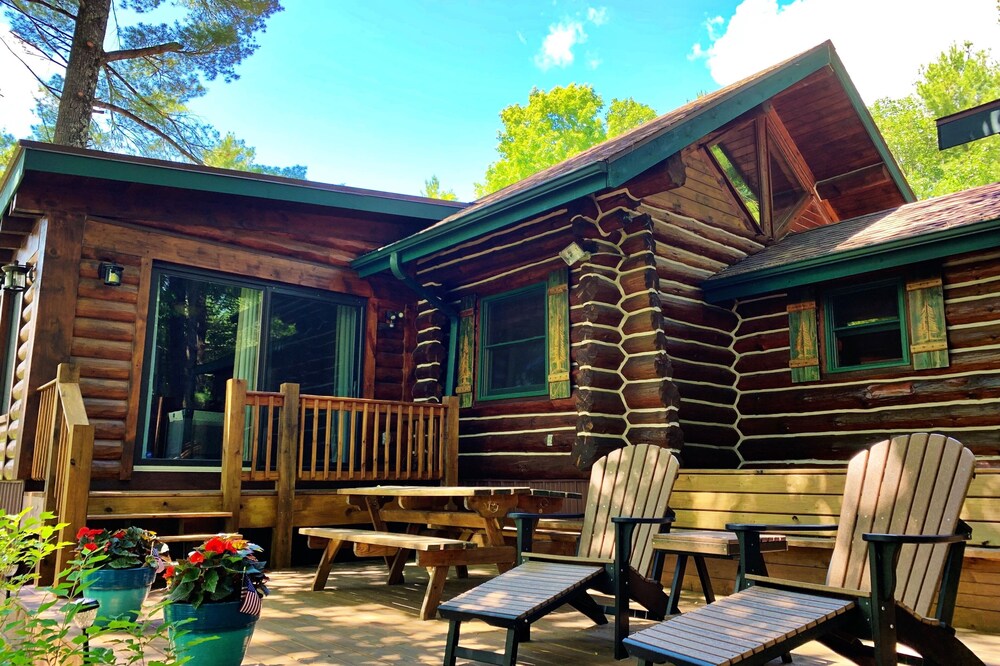 Log cabin on 19 mile Long Lake, large screen porch + dock, within mature pines