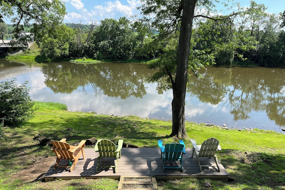 Newly Renovated - Clean!! Waterfront, Scenic Views, Private Yard, Firepit