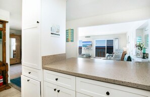 Interior - Ocean Front 2 bedroom 2 Bathroom (San Clemente)