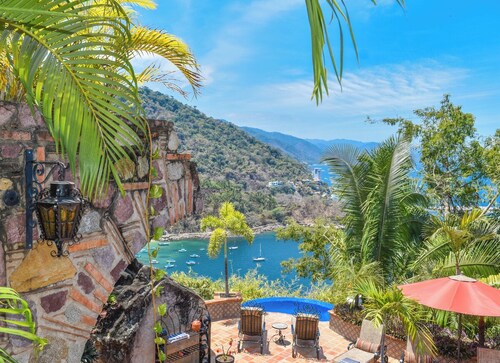 Private Villa 360 Ocean Views. All yours!Chef, Pool & Jacuzzi Special 26' Rates!