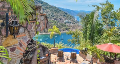 Private Villa 360 Ocean Views. All yours!Chef, Pool & Jacuzzi Special 26' Rates!