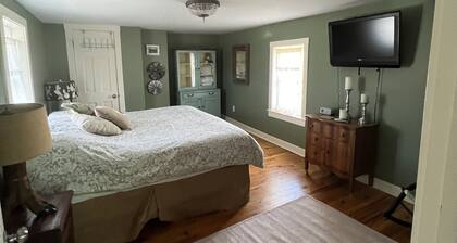 Rocky Bar Retreat - 3 Bedrooms, 2 Full Baths, Located On Shenandoah River