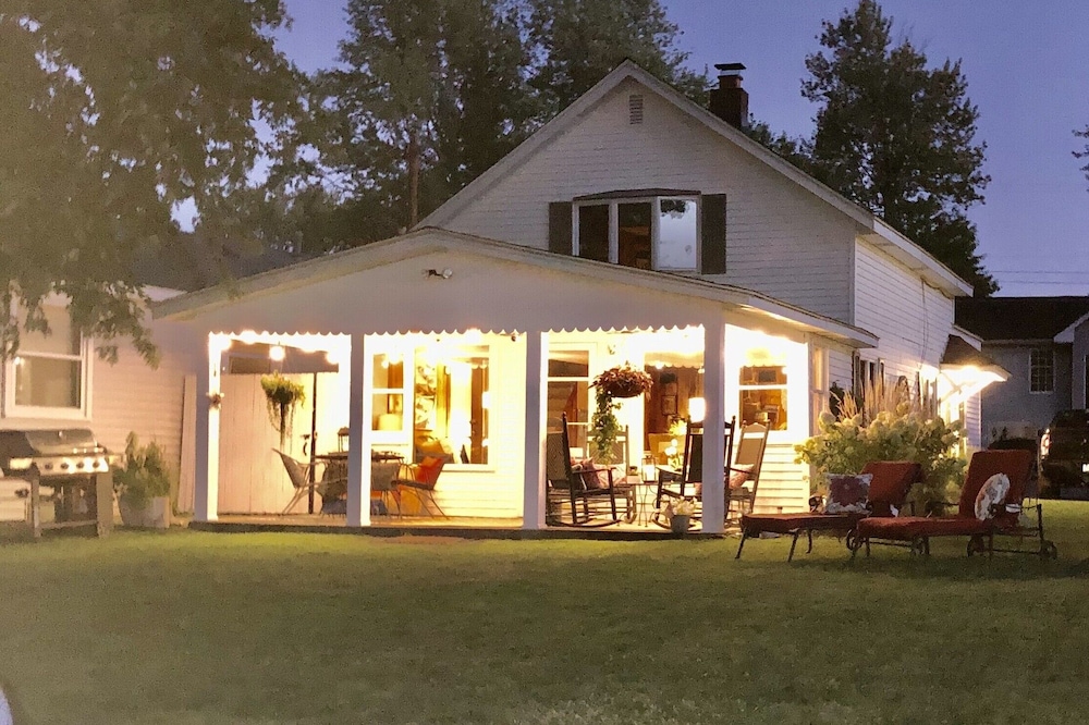Lakefront cottage on Chautauqua Lake