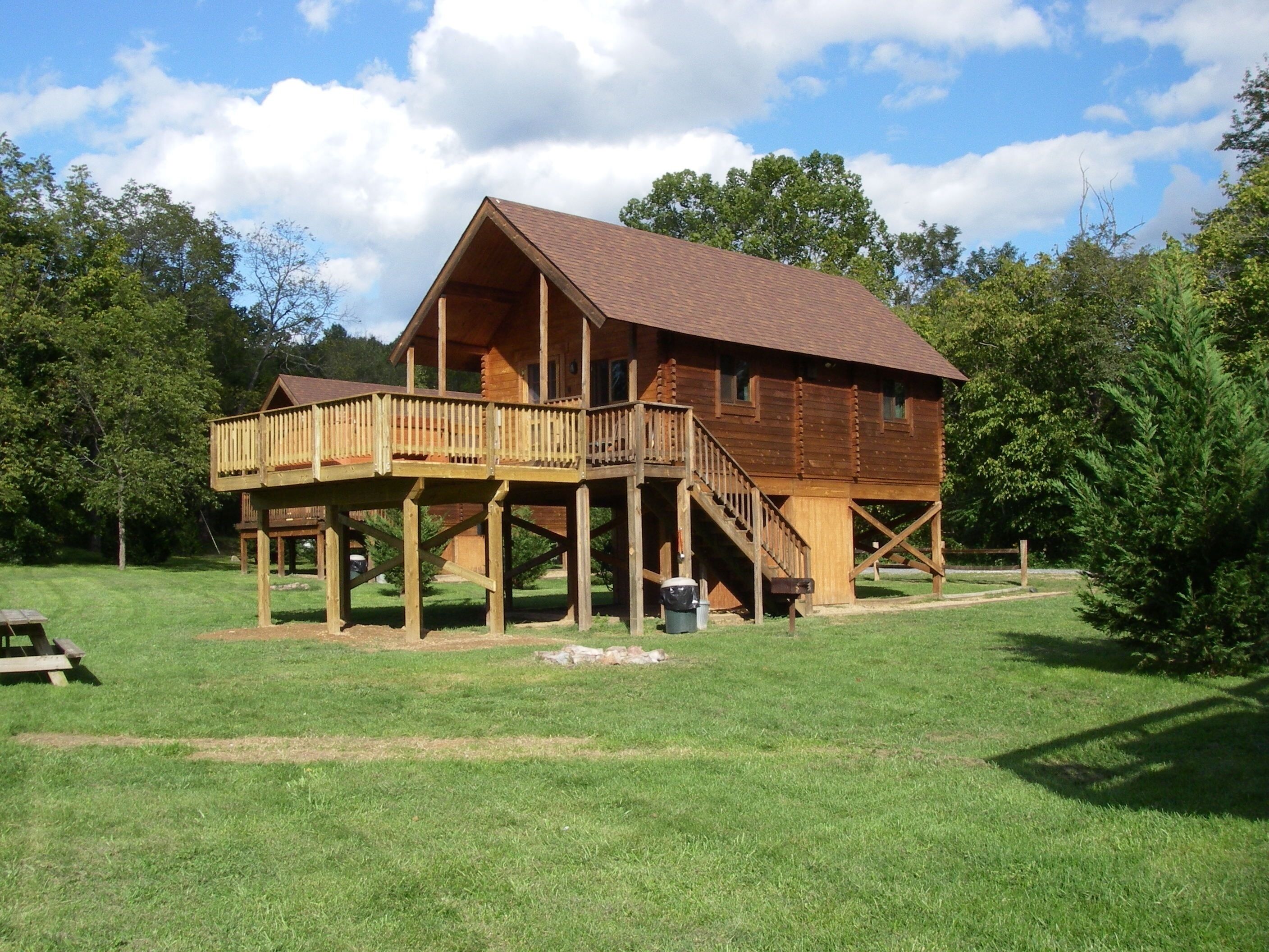 Log Cabin, 6 person hot tub! Over 150 yards of river frontage!