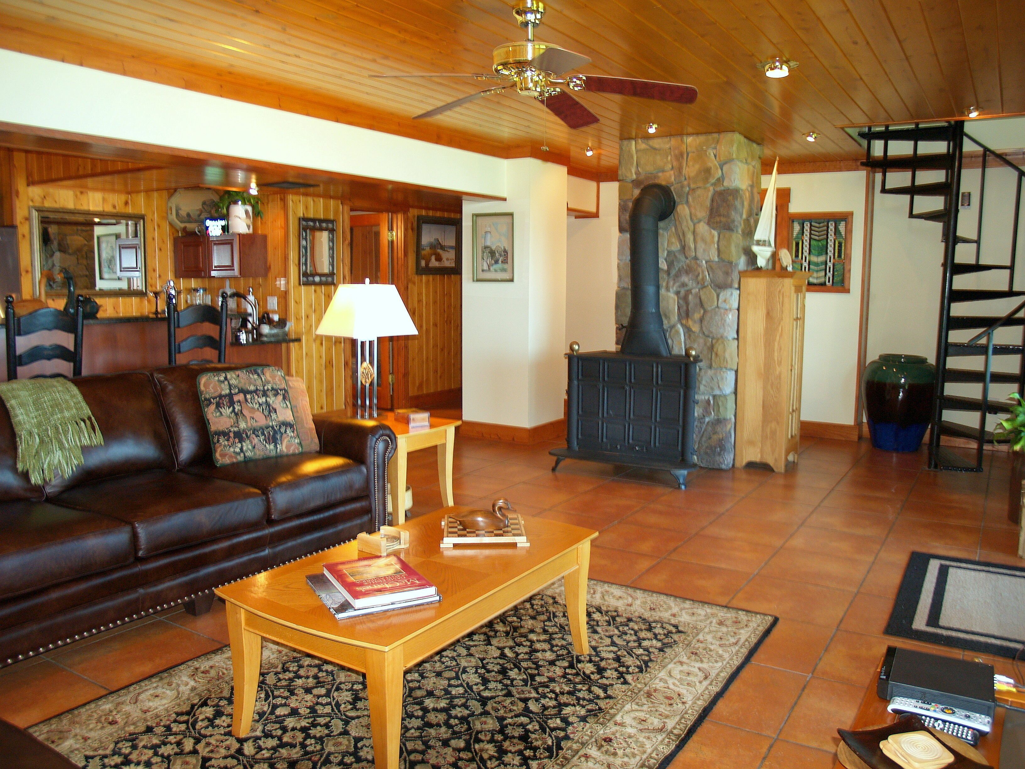 KY Lake Arts & Crafts Cedar Shake Home / On-site Boat Rentals with Private Dock 