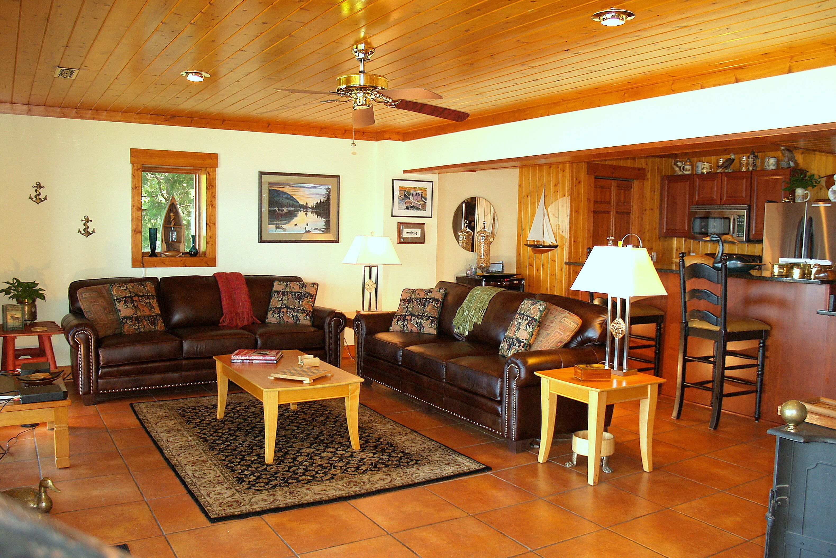 KY Lake Arts & Crafts Cedar Shake Home / On-site Boat Rentals with Private Dock 