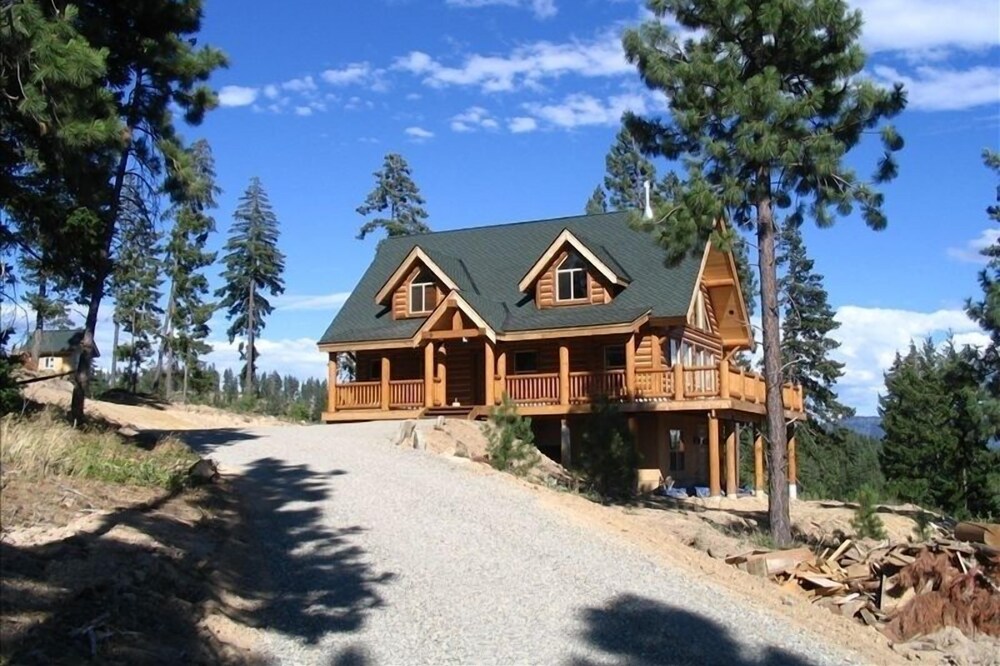 Jack Pine Lodge: Beautiful New Log Home