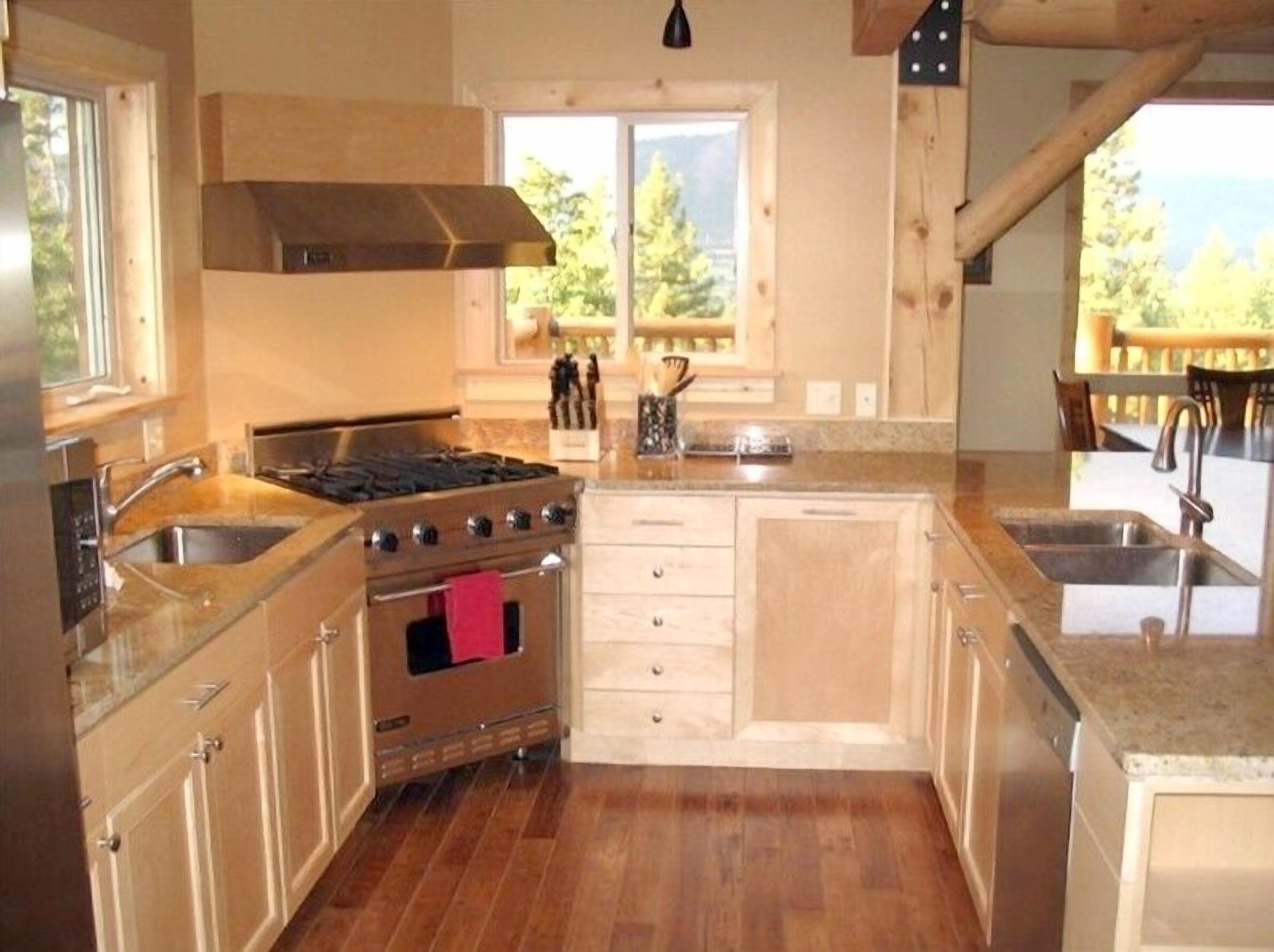 Jack Pine Lodge:  Beautiful New Log Home