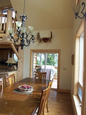 Dining - Jack Pine Lodge:  Beautiful New Log Home (Cle Elum)