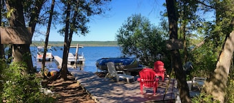 OUVERT TOUTE L'ANNEE! 4 Étages de Fun! PONTOON BOAT! Kayaks! * TRAMPOLINE D'EAU!