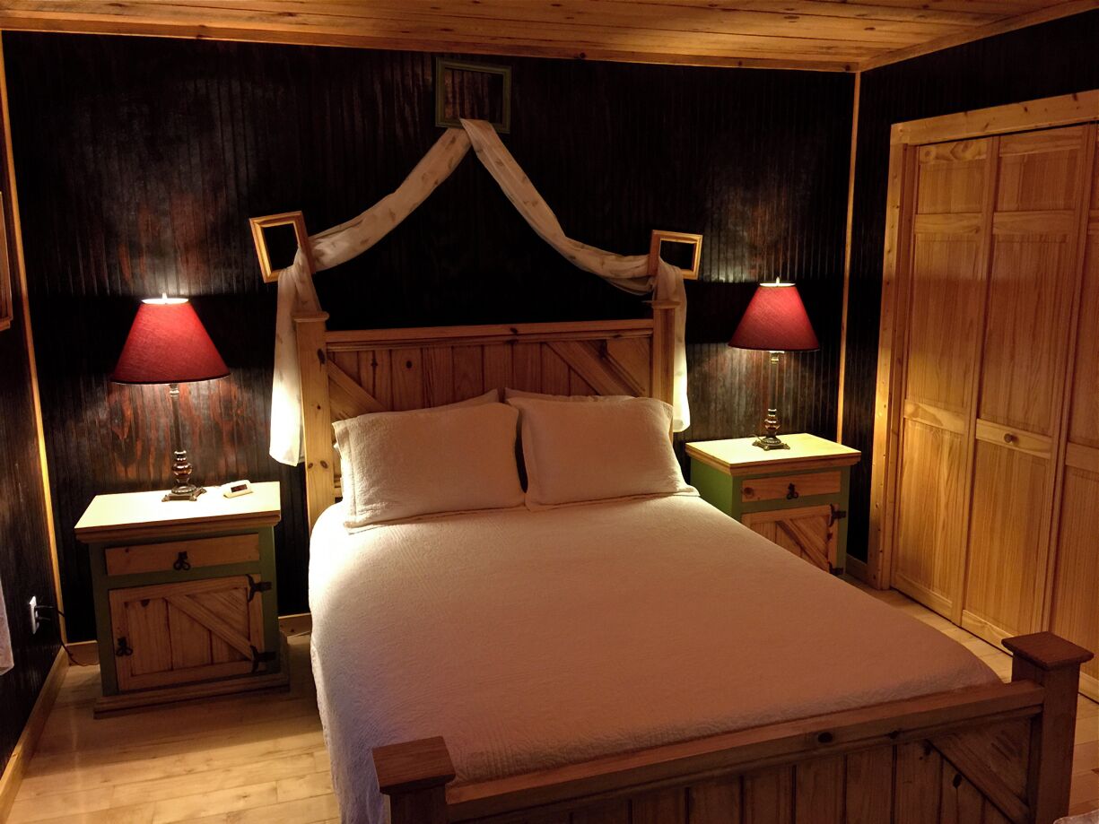 5 bedrooms, iron/ironing board, free WiFi, bed sheets