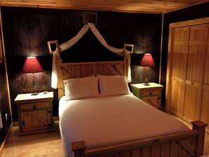 5 bedrooms, iron/ironing board, free WiFi, bed sheets