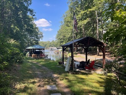 Waterfront home on a quiet cove mid-lake! 4 kayaks, hot tub, and dog friendly! 