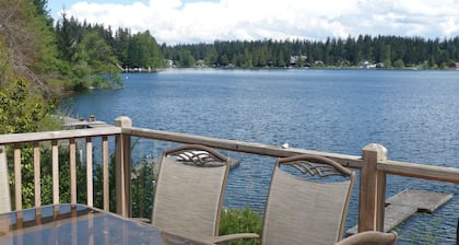 Deer Lake Getaway - private dock, fire pit and a hot tub!