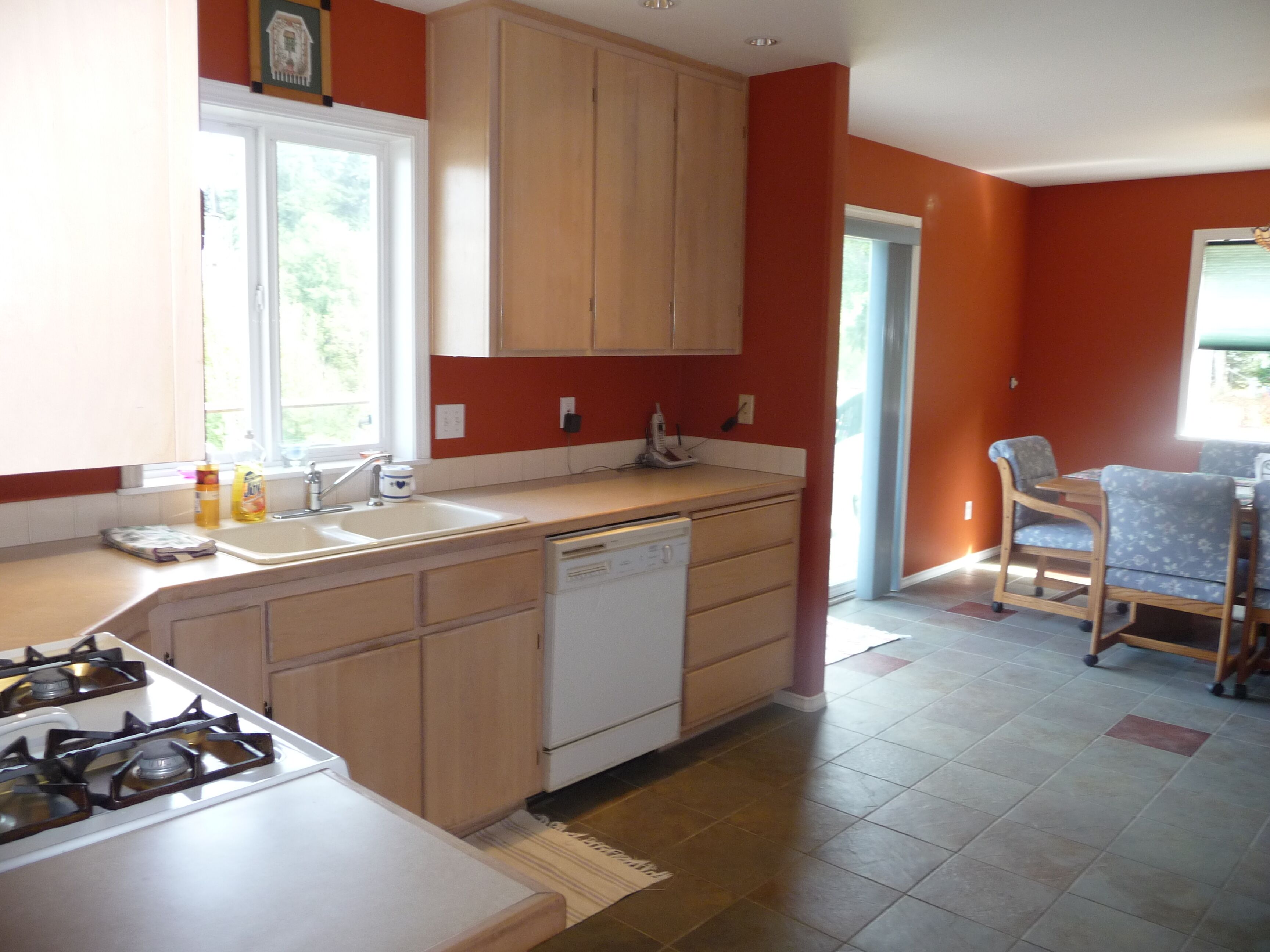 Deer Lake Getaway - private dock, fire pit  and a hot tub!