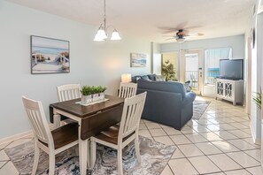 Een smart-tv, videogames, boeken en een muziekbibliotheek