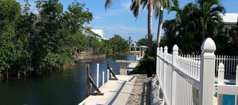 Canal Front Home Avec Piscine Et Spa