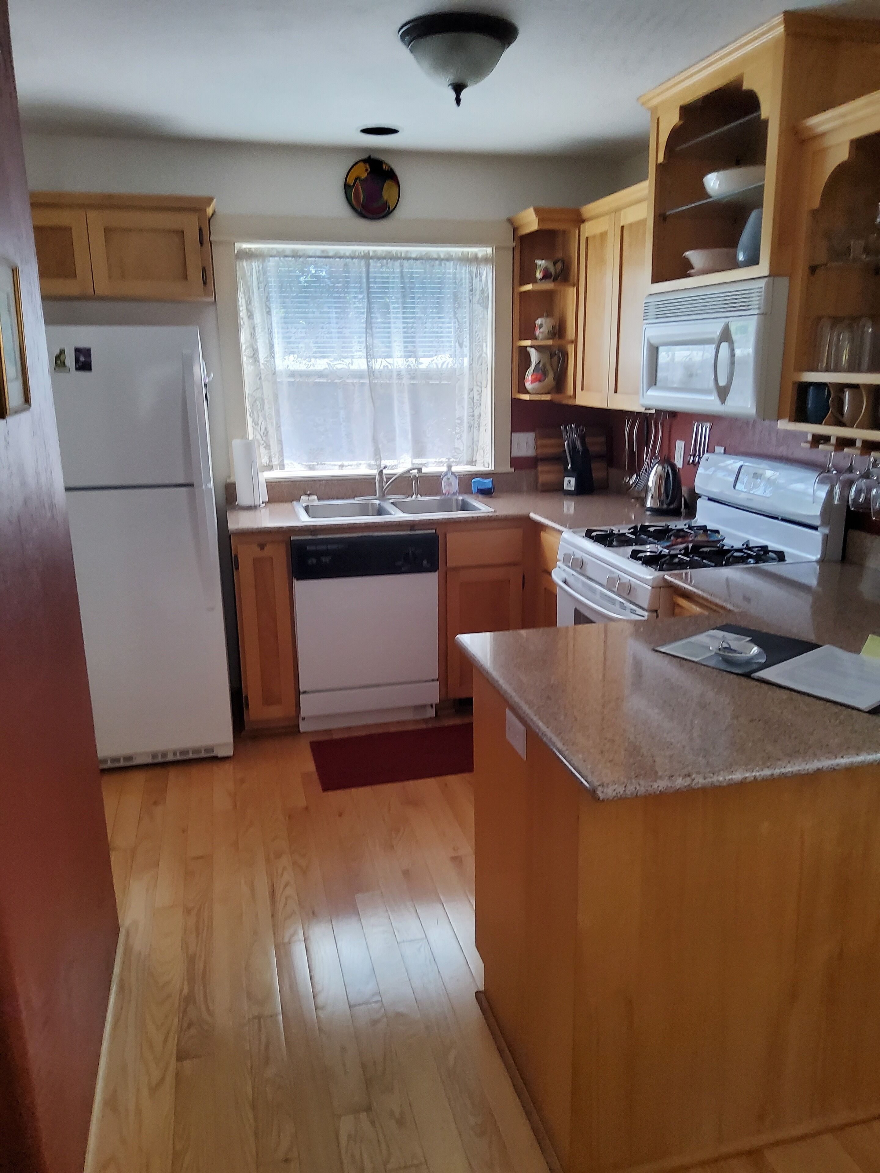 Stacy's 2nd St Cottage. Steps to downtown.