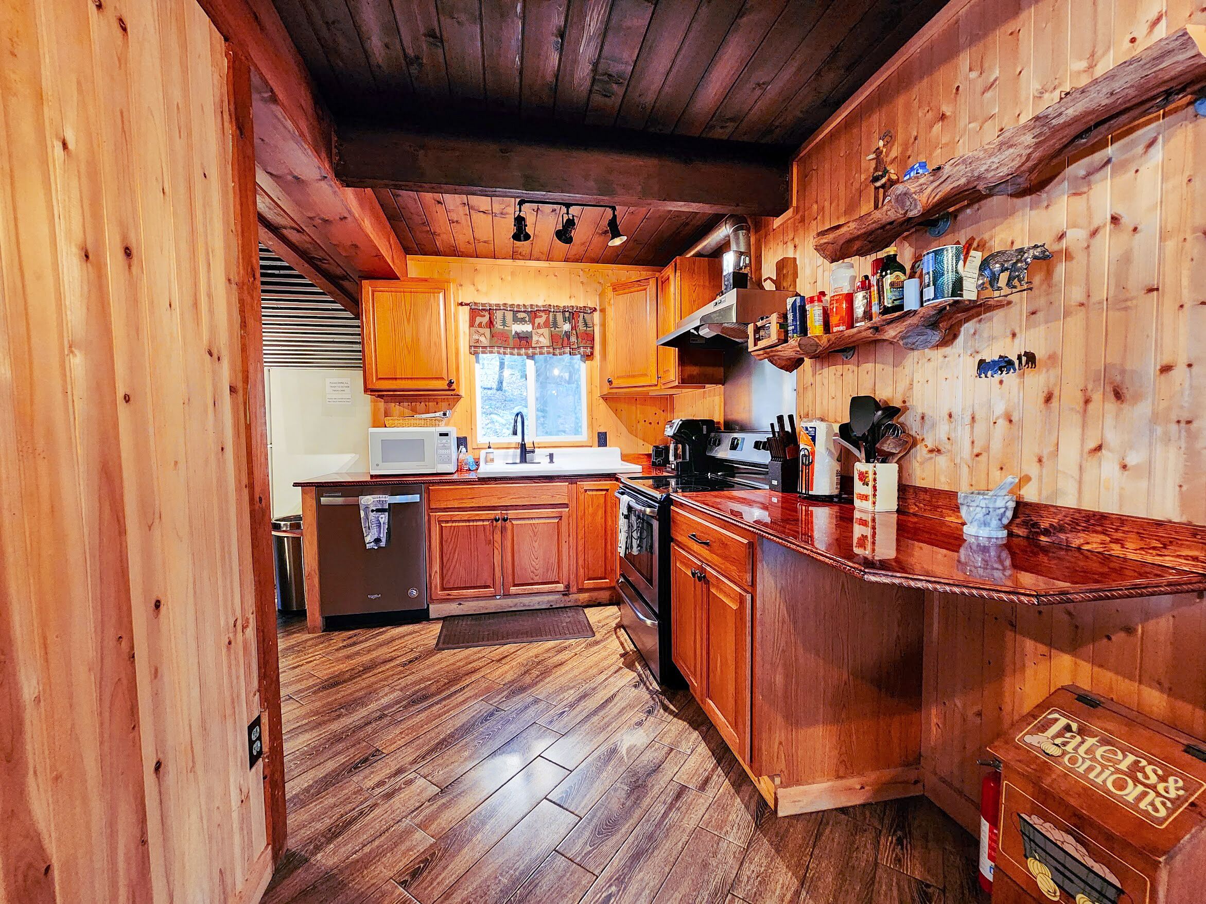 Secluded Pocono lodge, perfect for a weekend getaway with friends or family