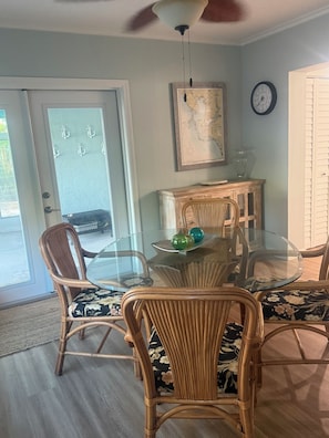 Dining - Newly renovated Key to Life Beach House is your place to be on Manasota Key. (Englewood)