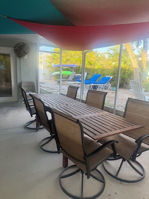 Outdoor dining - Newly renovated Key to Life Beach House is your place to be on Manasota Key. (Englewood)