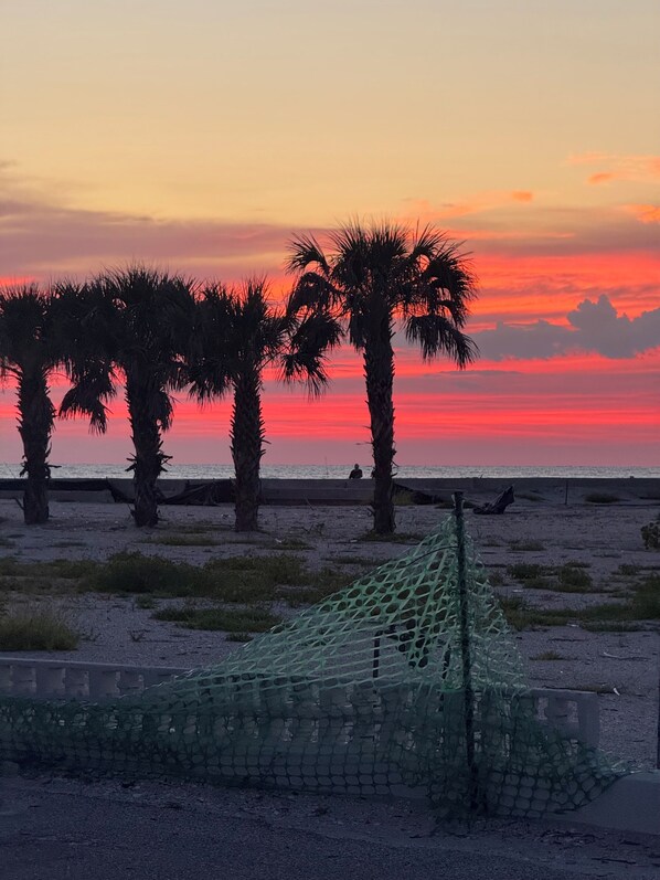 Beach nearby, sun loungers, beach towels - Newly renovated Key to Life Beach House is your place to be on Manasota Key. (Englewood)