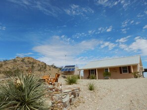 Beach - Casa Tranquilla: Scenic Solar and Wind Powered Home (Alpine)