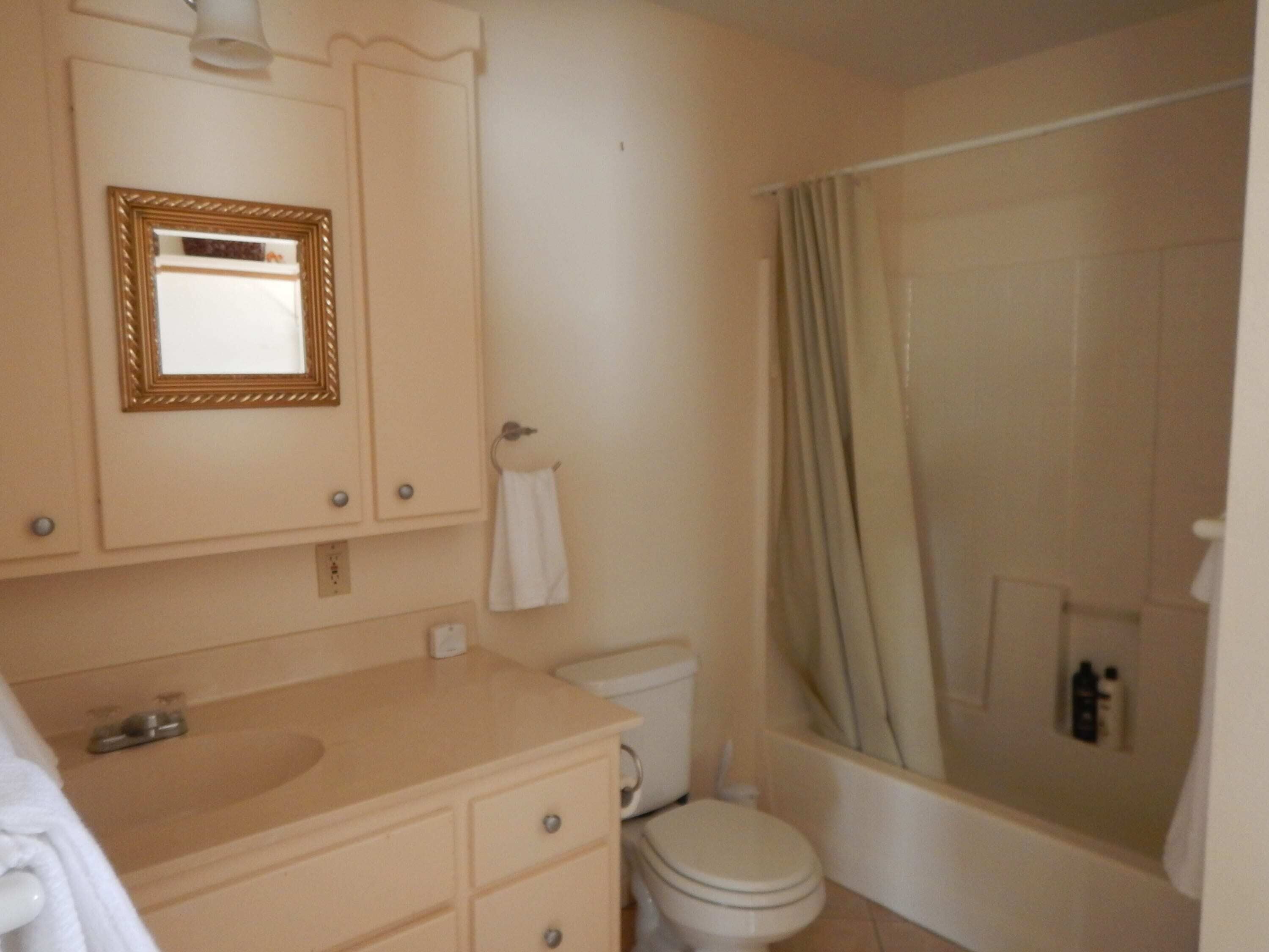 Casa Tranquilla: Scenic Solar and Wind Powered Home