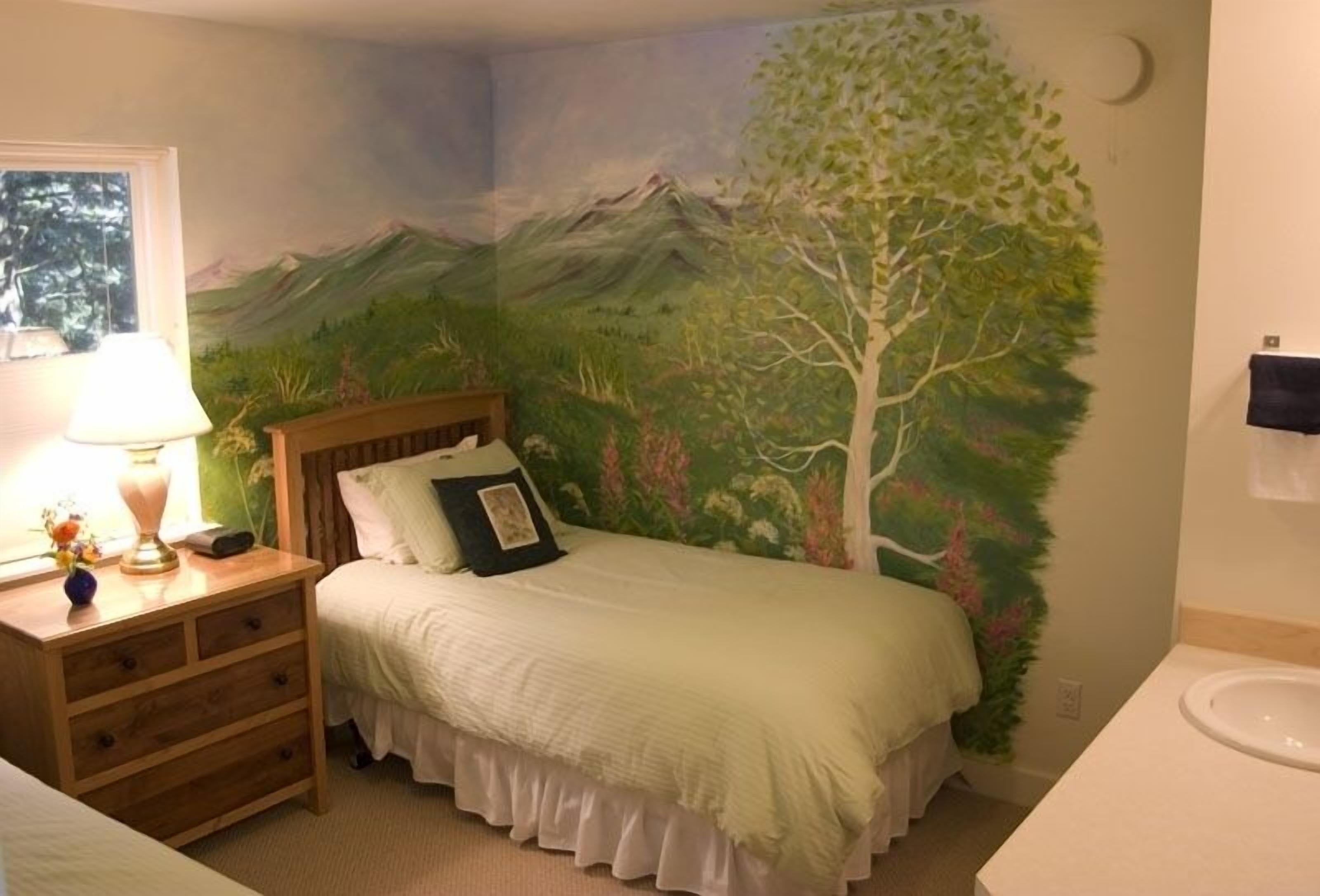 Apt-suite on the ocean in Kodiak, Alaska--Gardens, boats, eagles--Since 2008