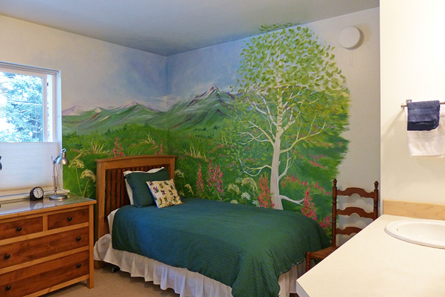 Apt-suite on the ocean in Kodiak, Alaska--Gardens, boats, eagles--Since 2008