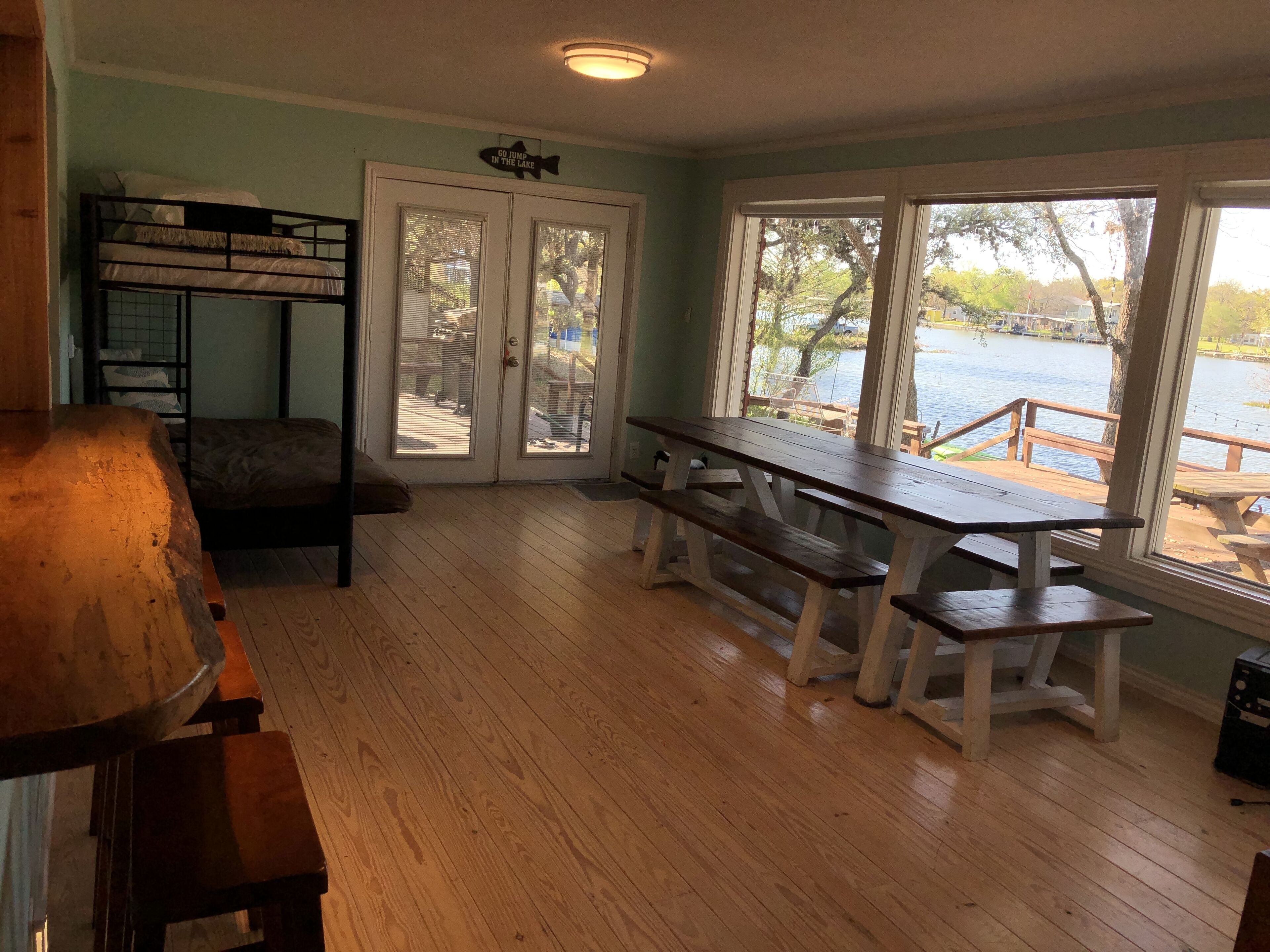 Waterfront Lakehouse PERFECT for a fun and relaxing getaway!