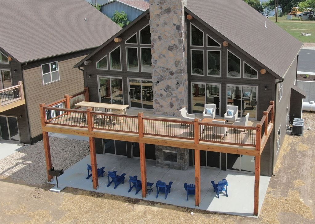 “Elk Lodge” - Table Rock Lake Home w/ Views of Water! Pickleball Court!