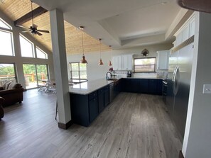Interior - Elk Lodge-ADA plus water views & Pickleball Court (Lampe)