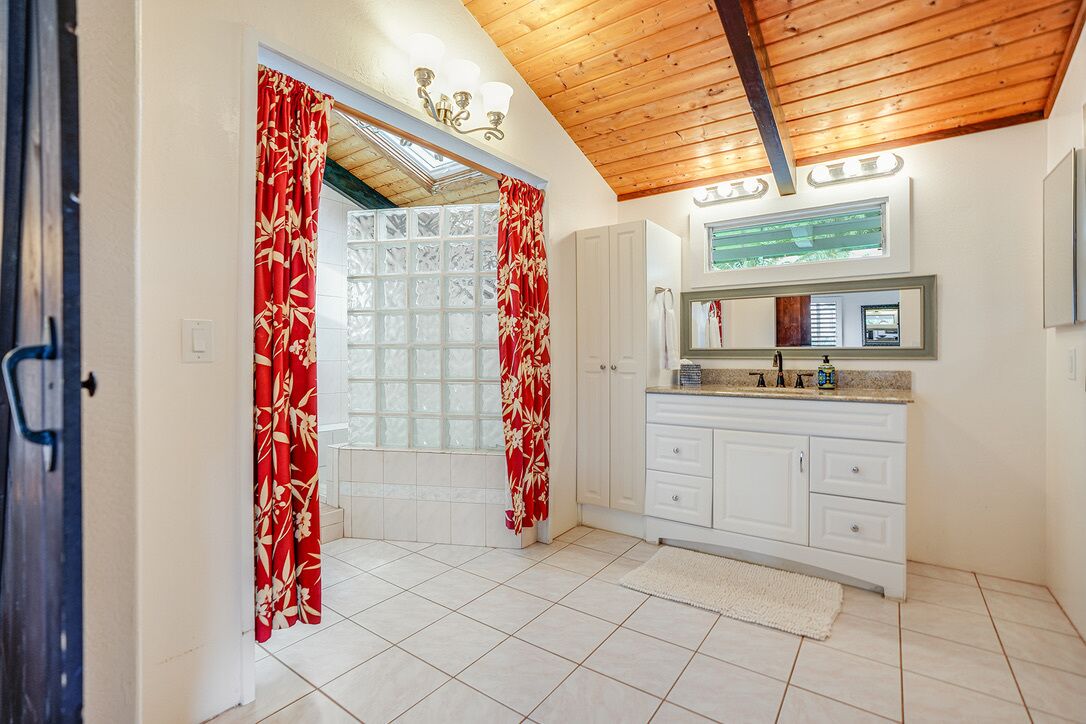 Magnificent Mountain Views!  Spacious Family Home-Sleeps 8