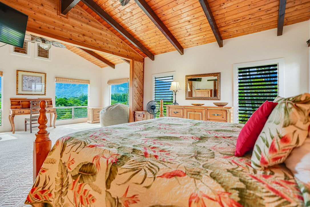 Magnificent Mountain Views!  Spacious Family Home-Sleeps 8