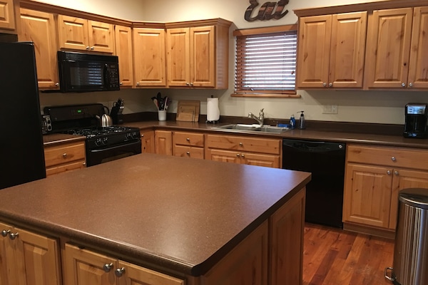 Frigorífic, microones, placa de cuina i rentaplats