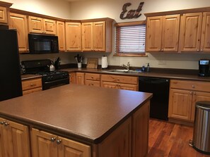 Fridge, microwave, stovetop, dishwasher