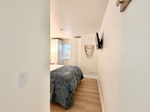 3 bedrooms, desk, iron/ironing board, travel crib - 2026 NEW remodel coming soon... Mermaid`s Cove, Nestled between Beach and Bay! (San Diego)