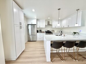 Coffee/tea maker, fridge, microwave, oven