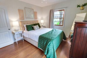 3 bedrooms, desk, iron/ironing board, travel crib - 2026 NEW remodel coming soon... Mermaid`s Cove, Nestled between Beach and Bay! (San Diego)